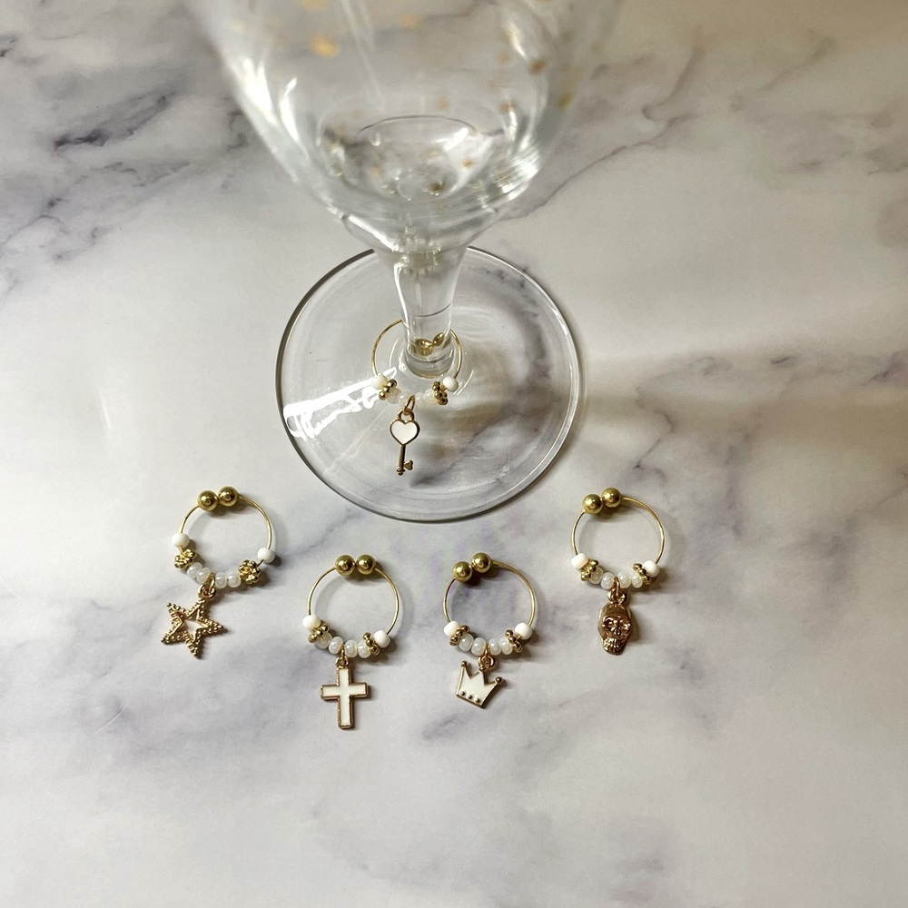 2/$10 ❤️❤️White & Gold wine charms set of 5